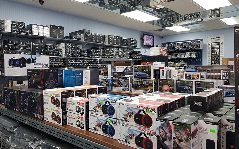 Computer-Equipment-and-Accessories-Store-Image بهترین فروشگاه خدمات کامپیوتری اصفهان و خرید و فروش انواع کامپیوتر اصفهان و عمده فروشی لوازم کامپیوتر اصفهان و فروشگاه لوازم و تجهیزات کامپیوتری و پخش لوازم جانبی کامپیوترو فروشگاه لوازم جانبی در اصفهان و قیمت قطعات کیس کامپیوتربهترین فروشگاه لوازم کامپیوتر در اصفهان و خرید و فروش انواع کامپیوترو پخش عمده لوازم جانبی و قیمت قطعات کیس کامپیوترو خدمات کامپیوتری و تجهیزات با بهترین قیمت سفارش دهید
